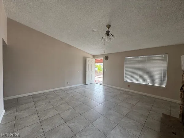 $1,800 | 6209 Meadowlark Lane, Las Vegas, NV 89103