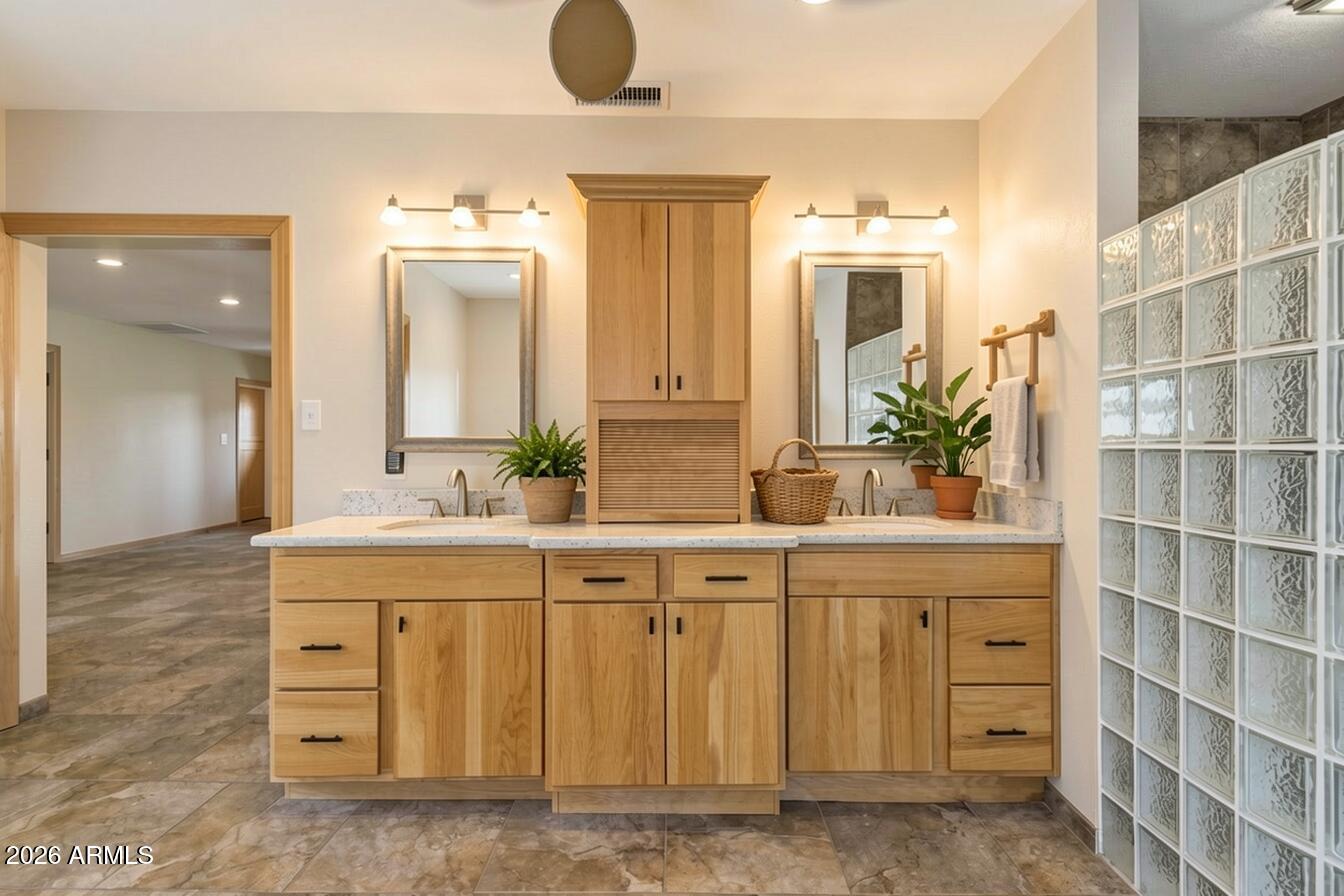 321 East Campbell Road Chandler, AZ 85225 - Photo 26 of 43 Primary Bath