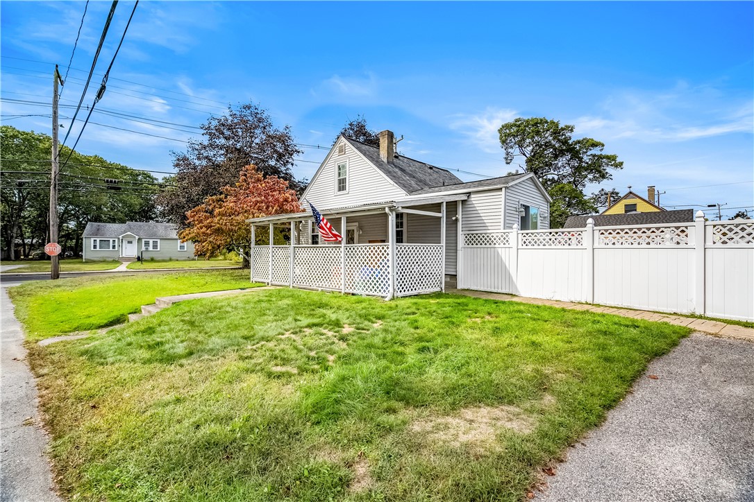 137 Strawberry Field Road Warwick, RI 02886 - Photo 3 of 31 Gallery Image 3
