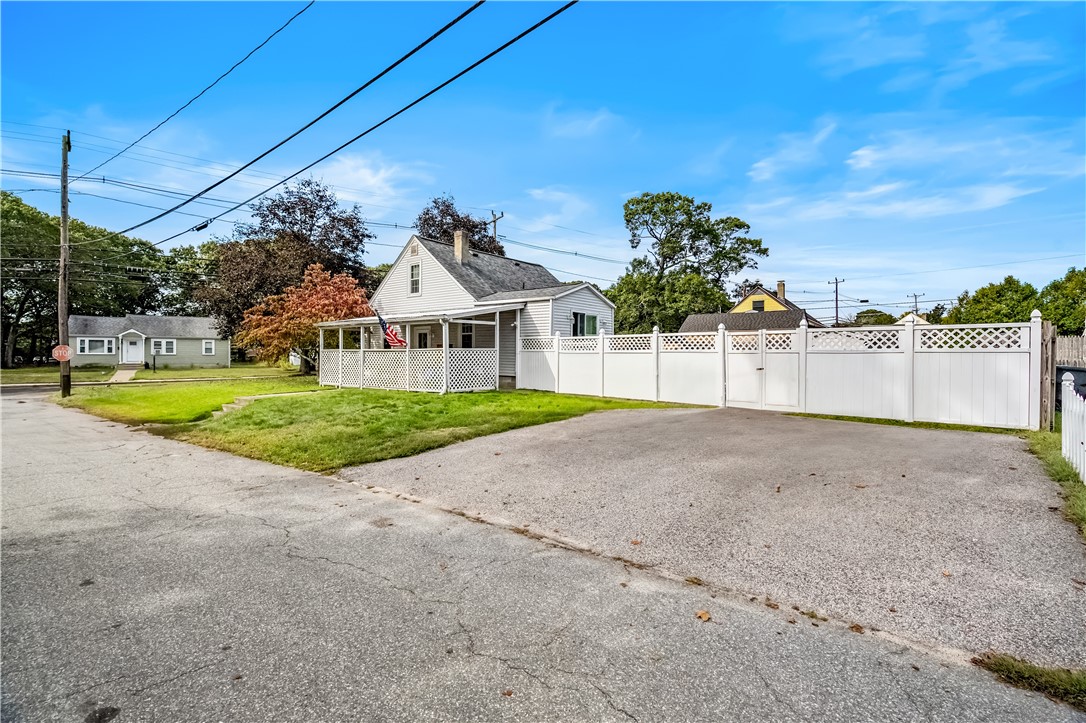 137 Strawberry Field Road Warwick, RI 02886 - Photo 5 of 31 Gallery Image 5