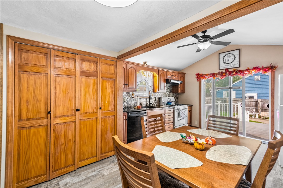 137 Strawberry Field Road Warwick, RI 02886 - Photo 7 of 31 Gallery Image 7