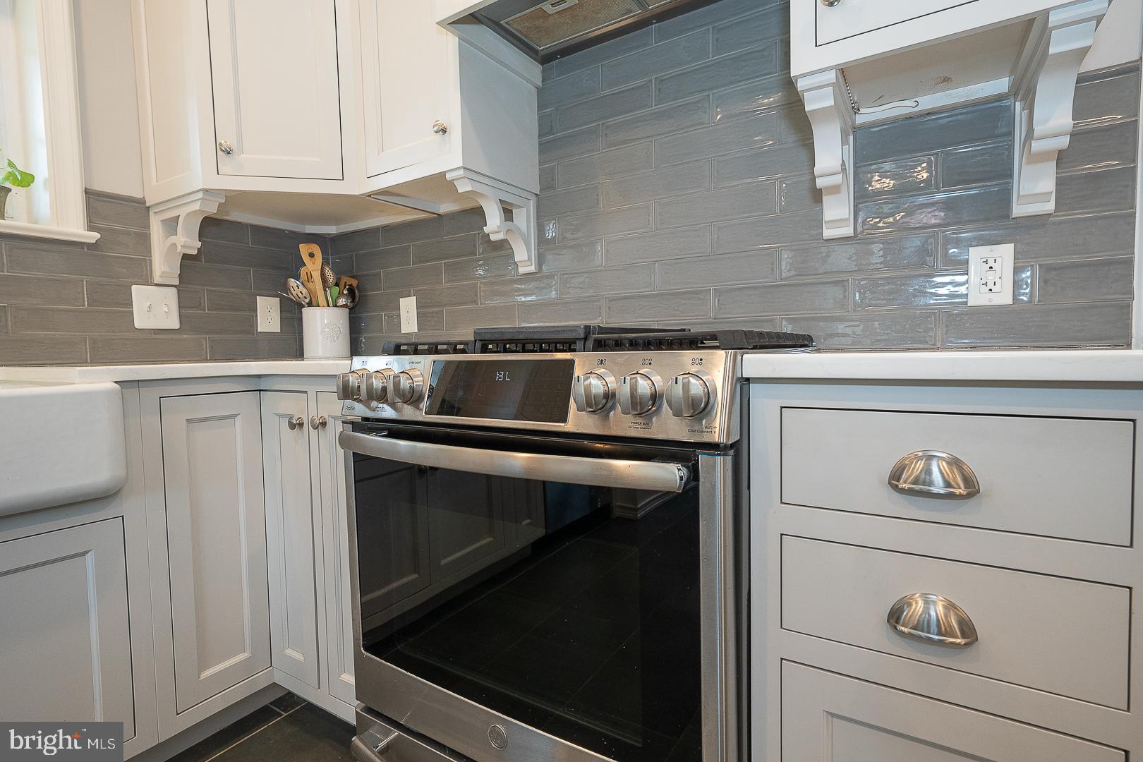 361 Summit Road Springfield, PA 19064 - Photo 11 of 42 a stove top oven sitting inside of a kitchen