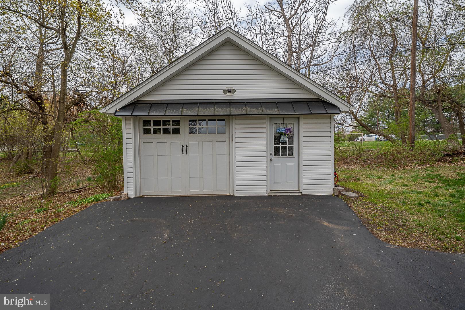 361 Summit Road Springfield, PA 19064 - Photo 39 of 42 a view of a small house and garage