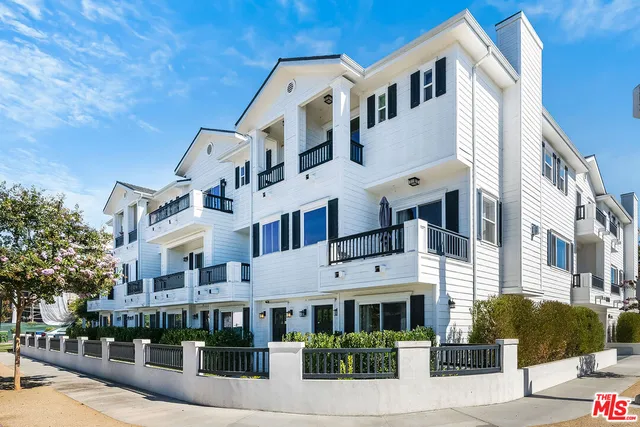 $1,095,000 | 4840 Cleon Avenue, Unit 108, North Hollywood, CA 91601