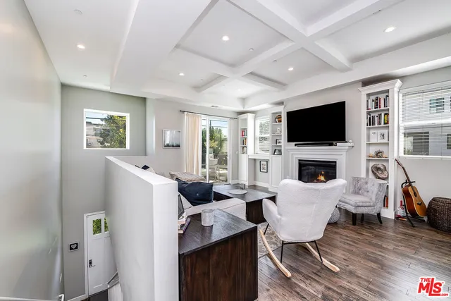 $1,095,000 | 4840 Cleon Avenue, Unit 108, North Hollywood, CA 91601