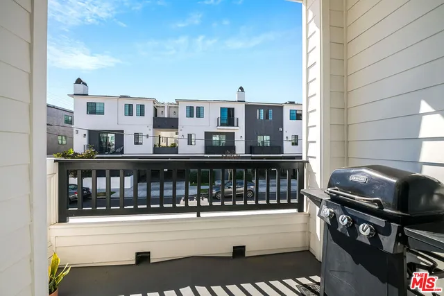 $1,095,000 | 4840 Cleon Avenue, Unit 108, North Hollywood, CA 91601