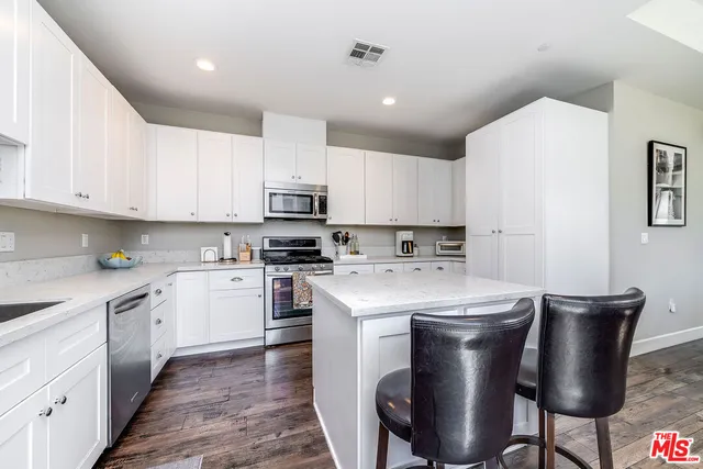 $1,095,000 | 4840 Cleon Avenue, Unit 108, North Hollywood, CA 91601