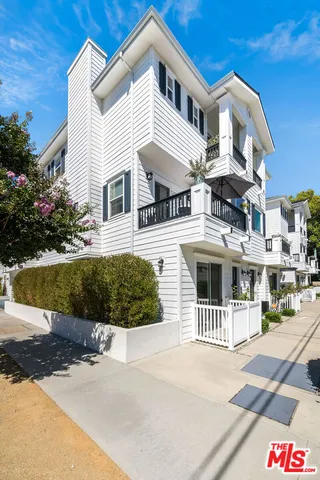 $1,095,000 | 4840 Cleon Avenue, Unit 108, North Hollywood, CA 91601