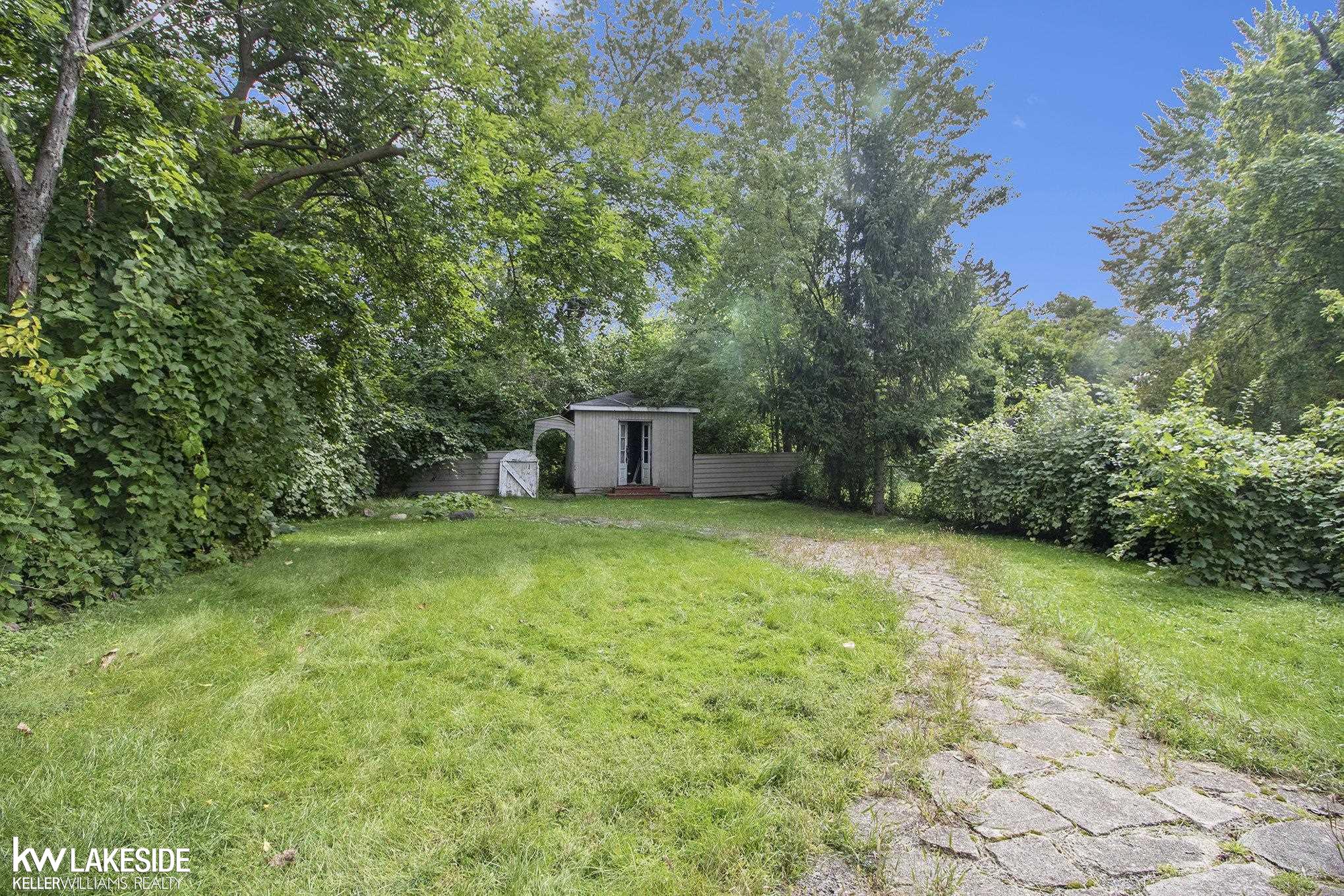 73 Chippewa Road Pontiac, MI 48341 - Photo 25 of 26 50122052-24.JPG