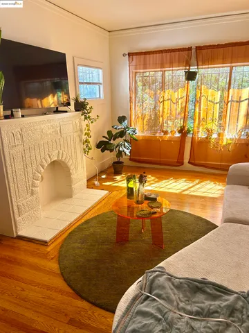 a view of a livingroom with furniture window and outside view