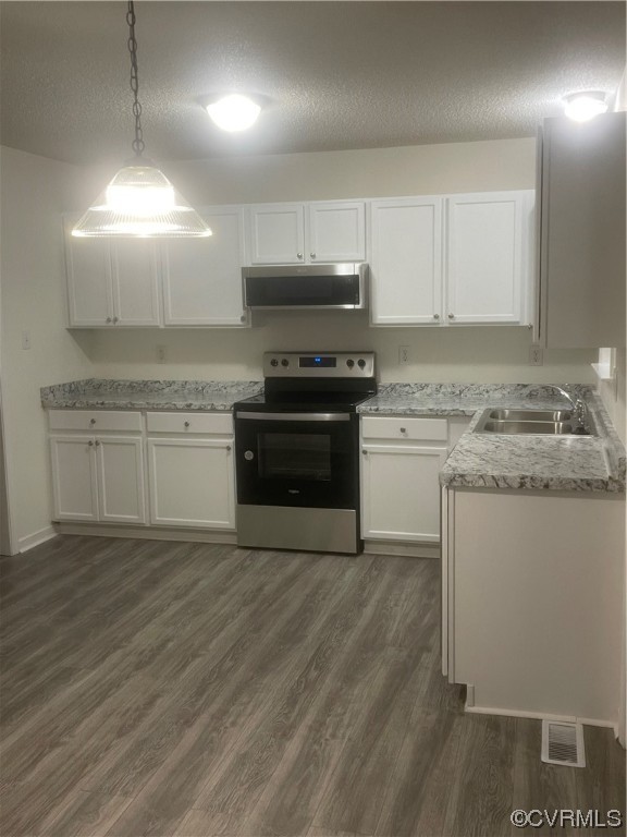 14702 Inlet Court Chesterfield, VA 23832 - Photo 5 of 16 a kitchen with granite countertop a stove a sink and a refrigerator