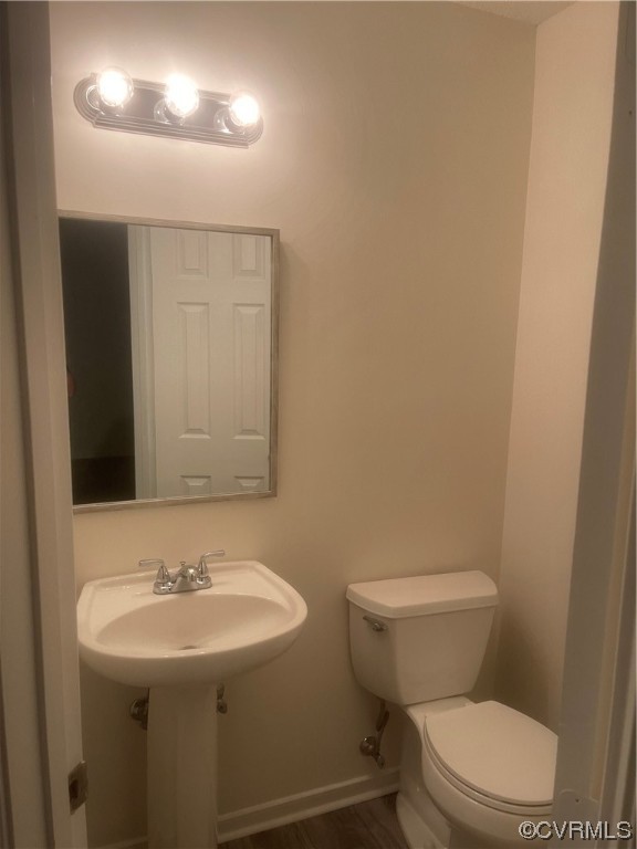 14702 Inlet Court Chesterfield, VA 23832 - Photo 8 of 16 a bathroom with a sink a toilet a mirror and lamp