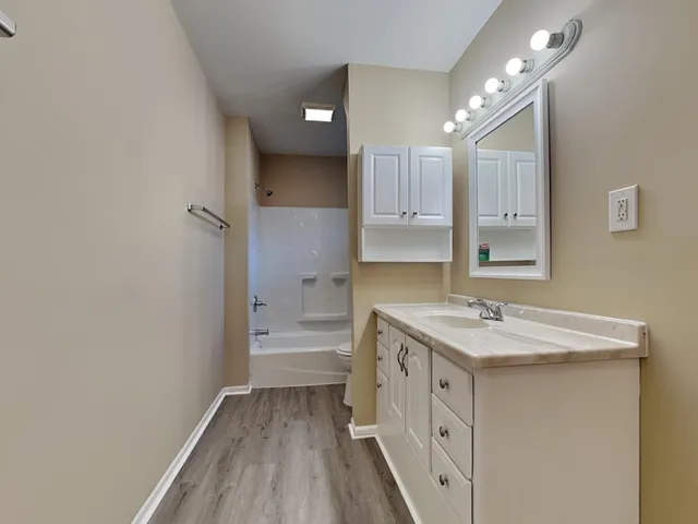 $1,995 | 3613 East 42nd Street, Minneapolis, MN 55406