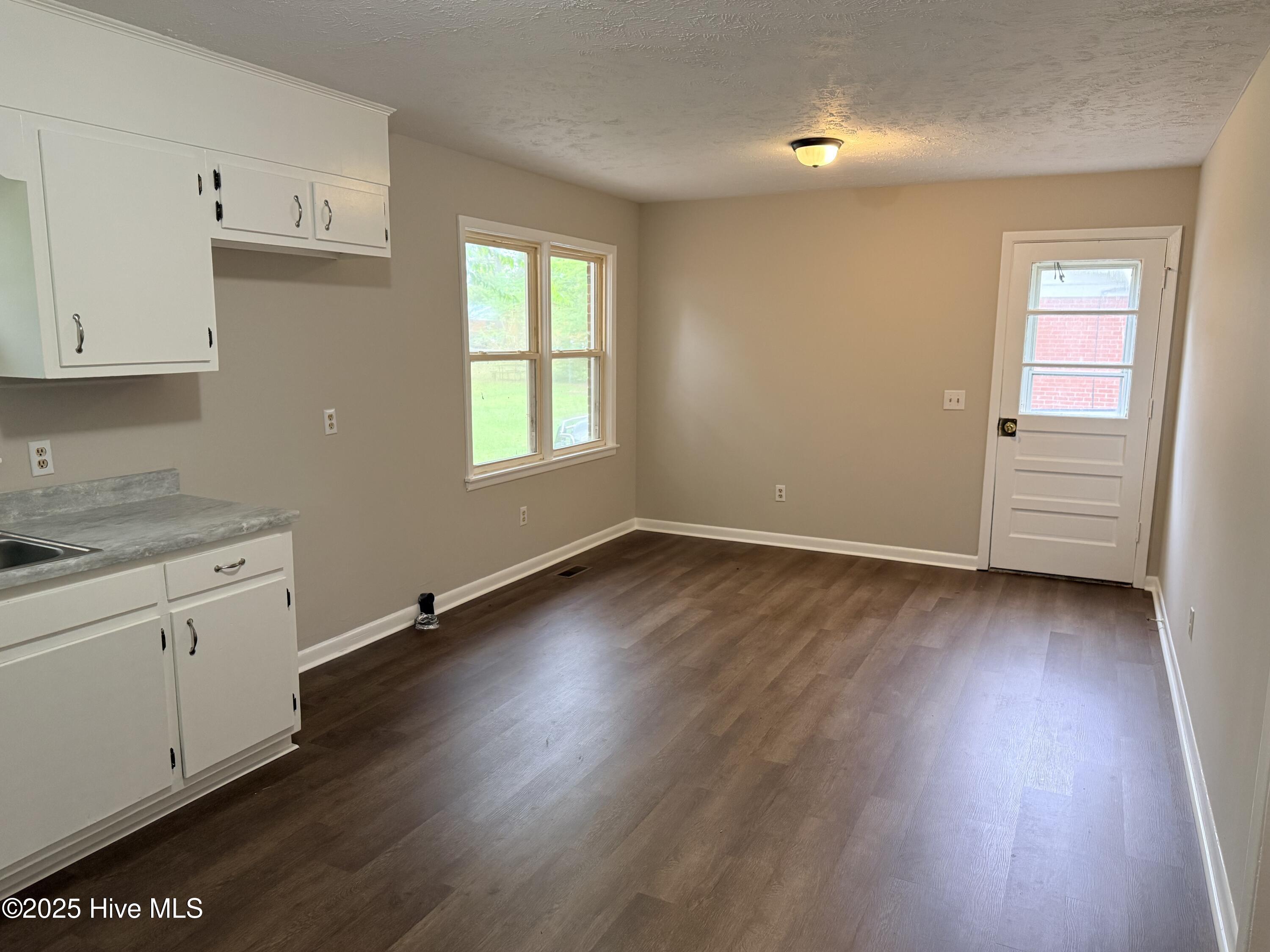 603 Pine Street Clinton, NC 28328 - Photo 5 of 15 Photo Oct 14 2025, 1 38 12 PM