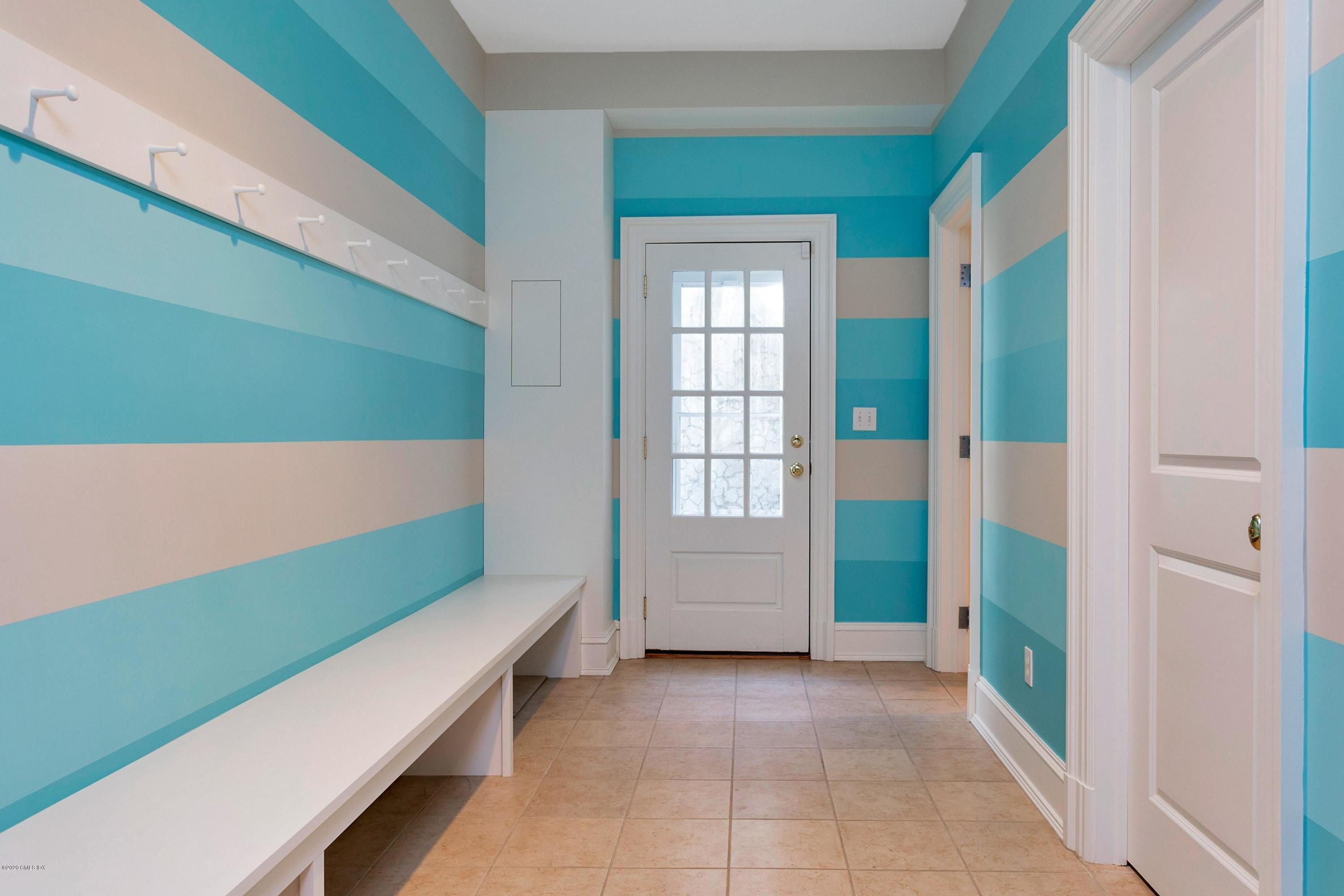 122 Butternut Hollow Road Greenwich, CT 06830 - Photo 18 of 36 a bathroom with a bathtub and a shower