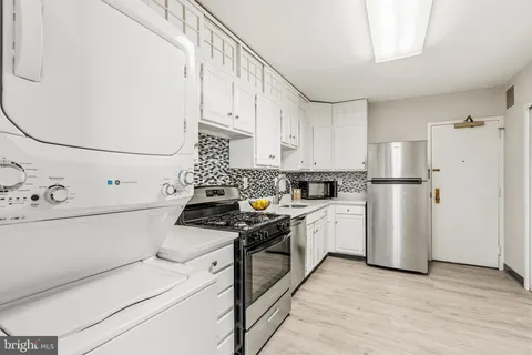$289,900 | 3701 South George Mason Drive, Unit 916N, Falls Church, VA 22041