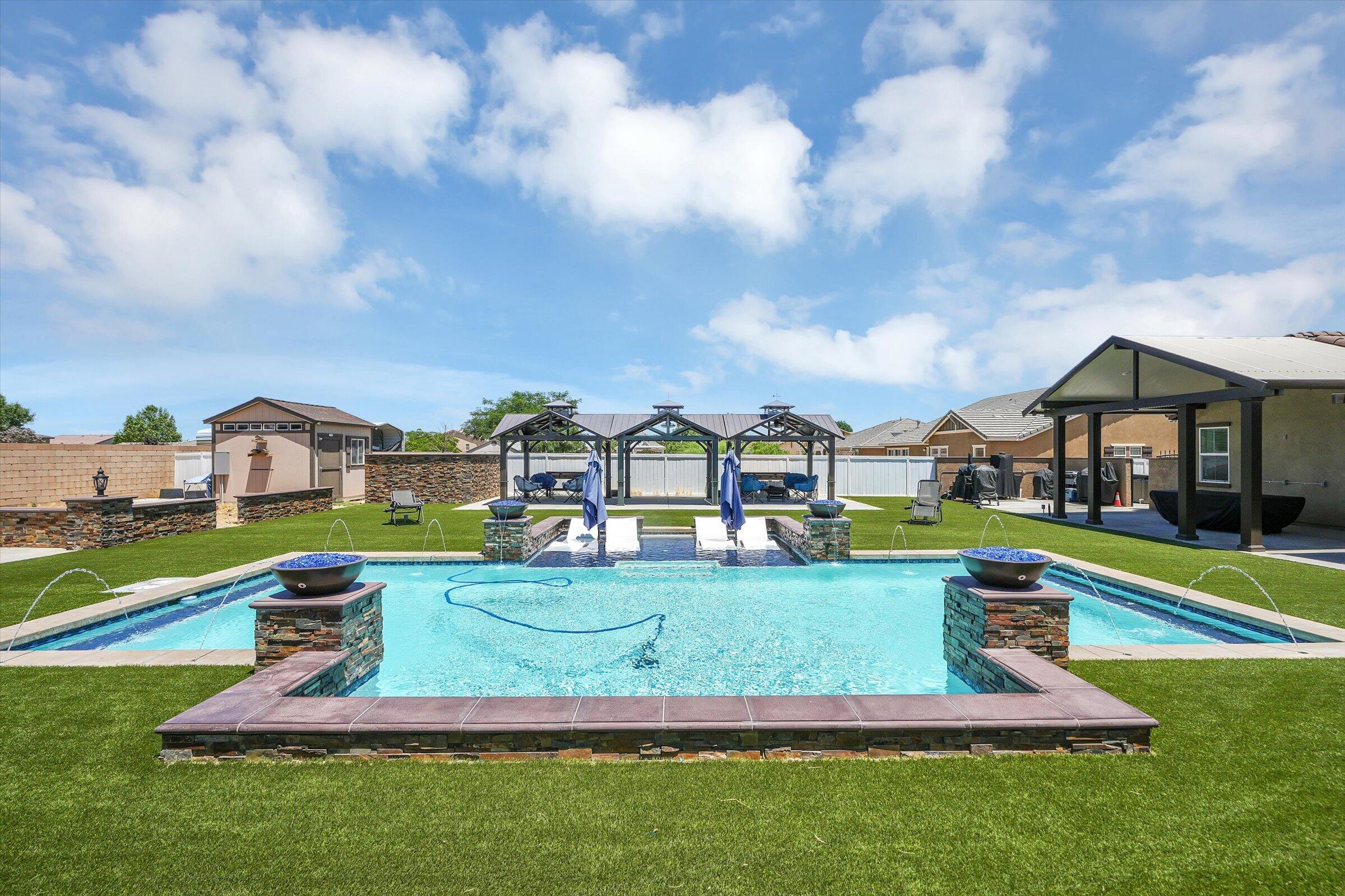 1635 Whitlatch Drive Lancaster, CA 93535 - Photo 50 of 58 a front view of house with yard and green space