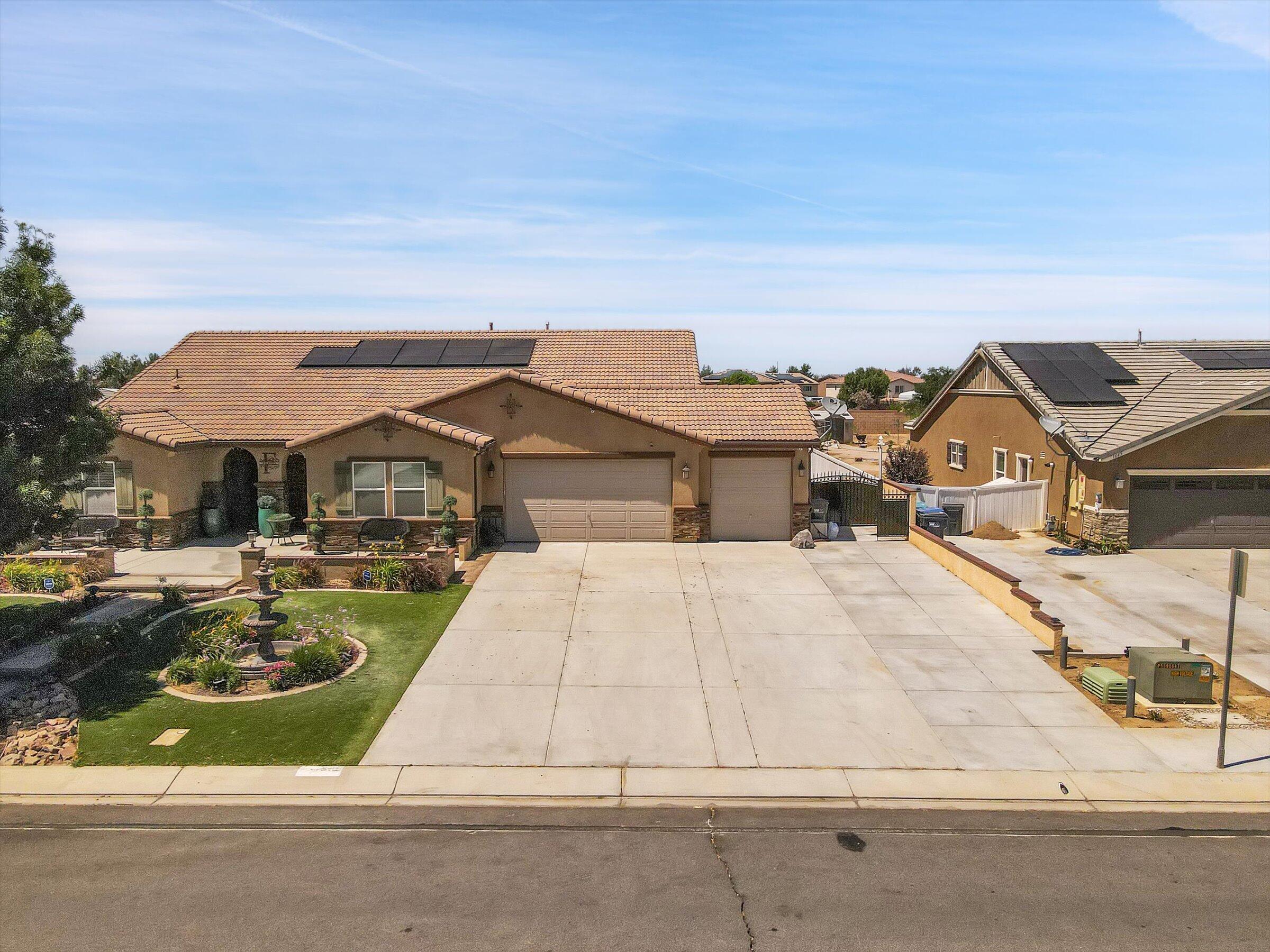 1635 Whitlatch Drive Lancaster, CA 93535 - Photo 58 of 58 an aerial view of a house with swimming pool and big yard