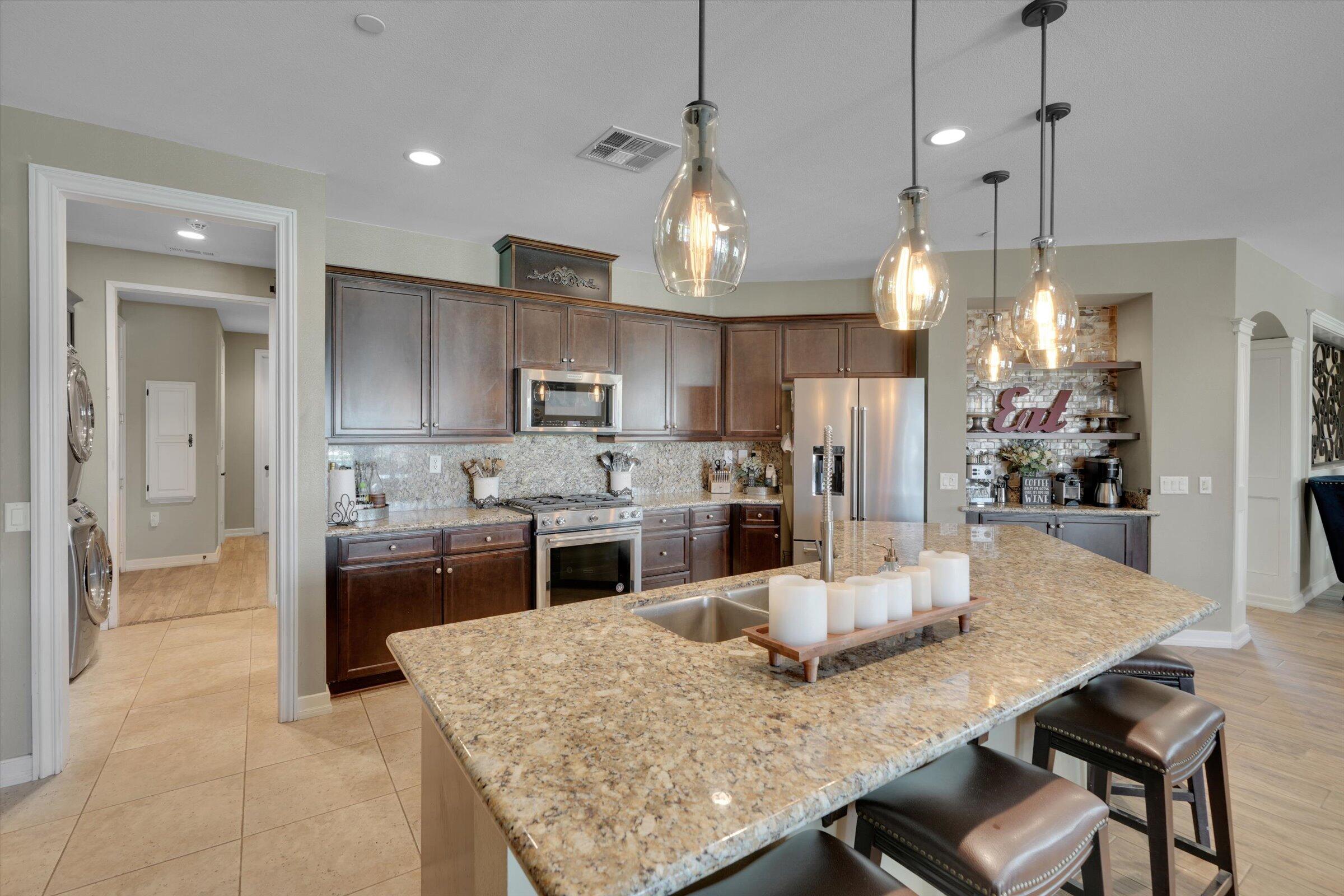 1635 Whitlatch Drive Lancaster, CA 93535 - Photo 10 of 58 043-1635 Whitlatch Drive-43