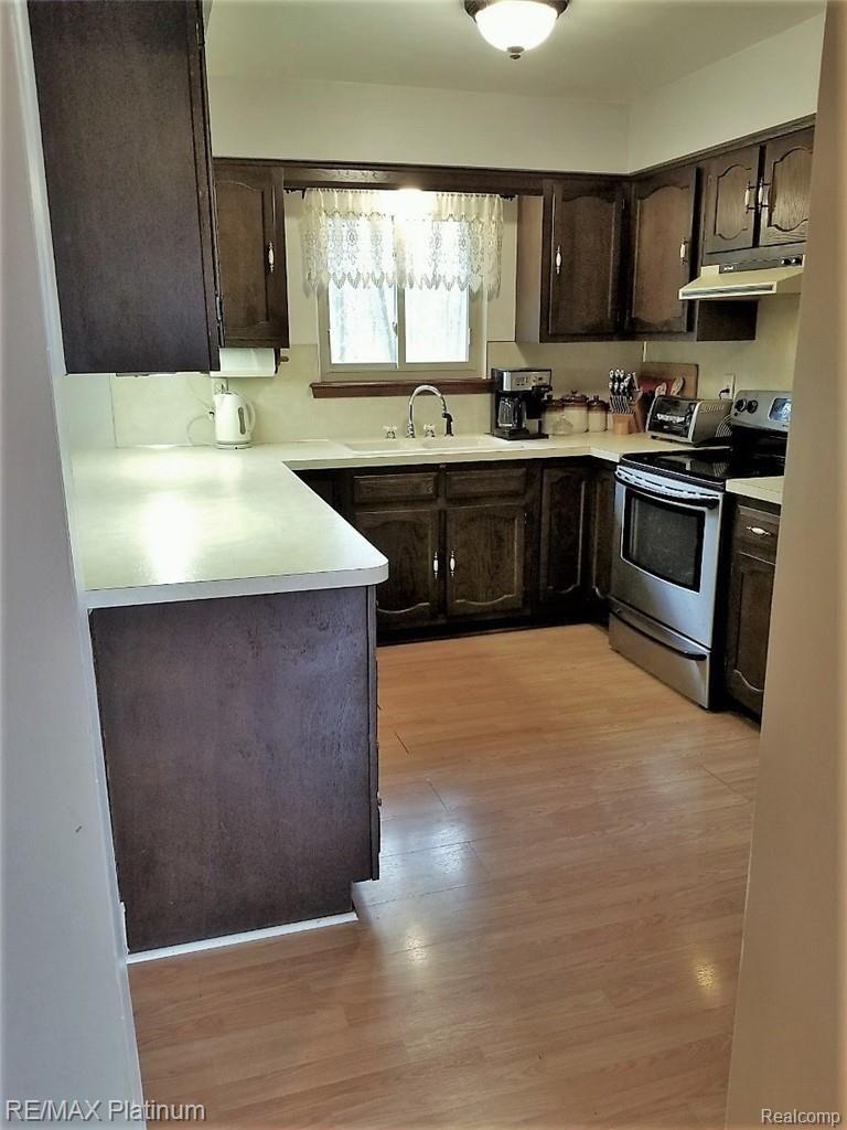 13182 Torrey Road Fenton, MI 48430 - Photo 2 of 14 Kitchen