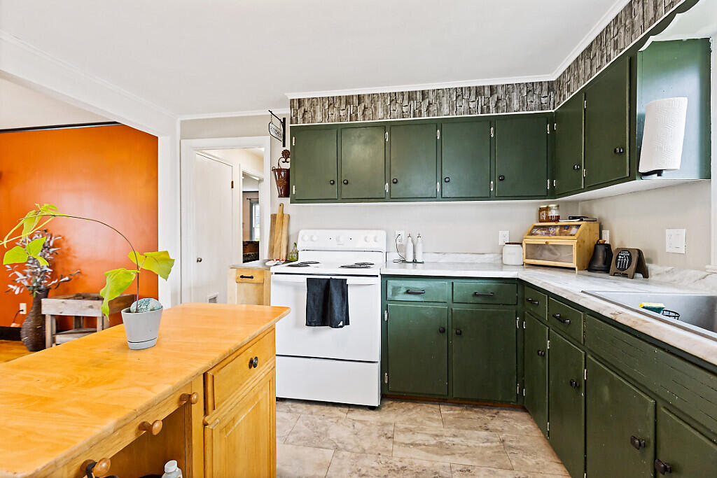29 Sterling Street Waterville, ME 04901 - Photo 17 of 39 17_BP5A8681_DxO_mls