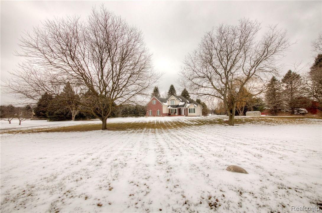 4762 Golf Club Road Howell, MI 48843 - Photo 7 of 42 930A2570_1_2.jpg
