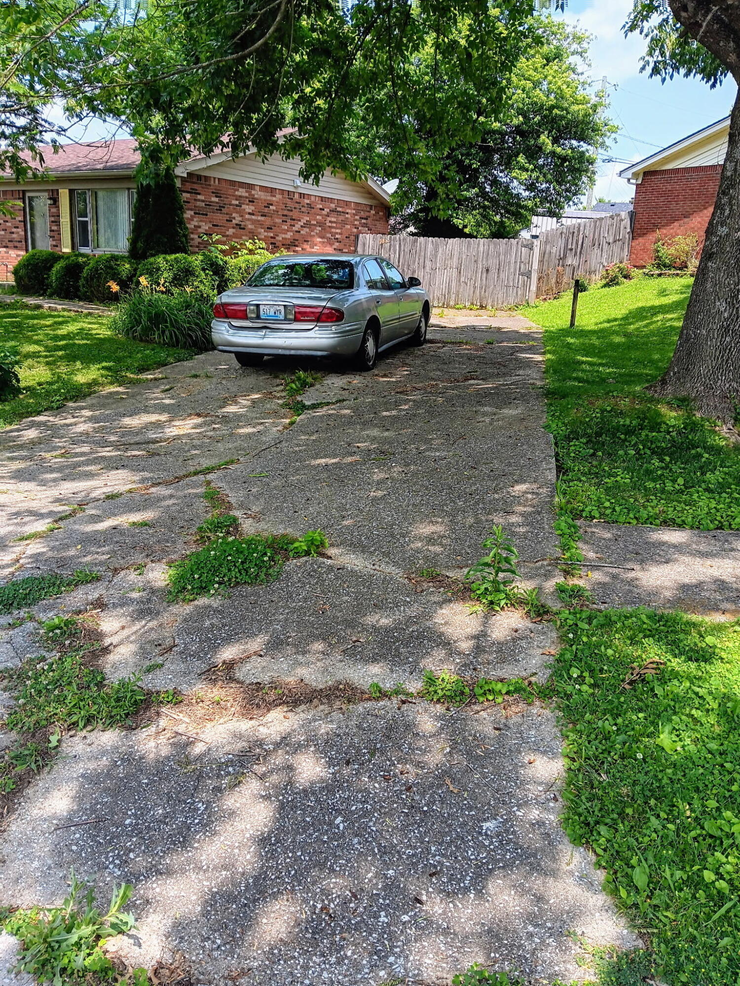 222 Holiday Road Winchester, KY 40391 - Photo 2 of 8 4805309063323887081