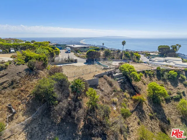 a view of a yard with an outdoor space