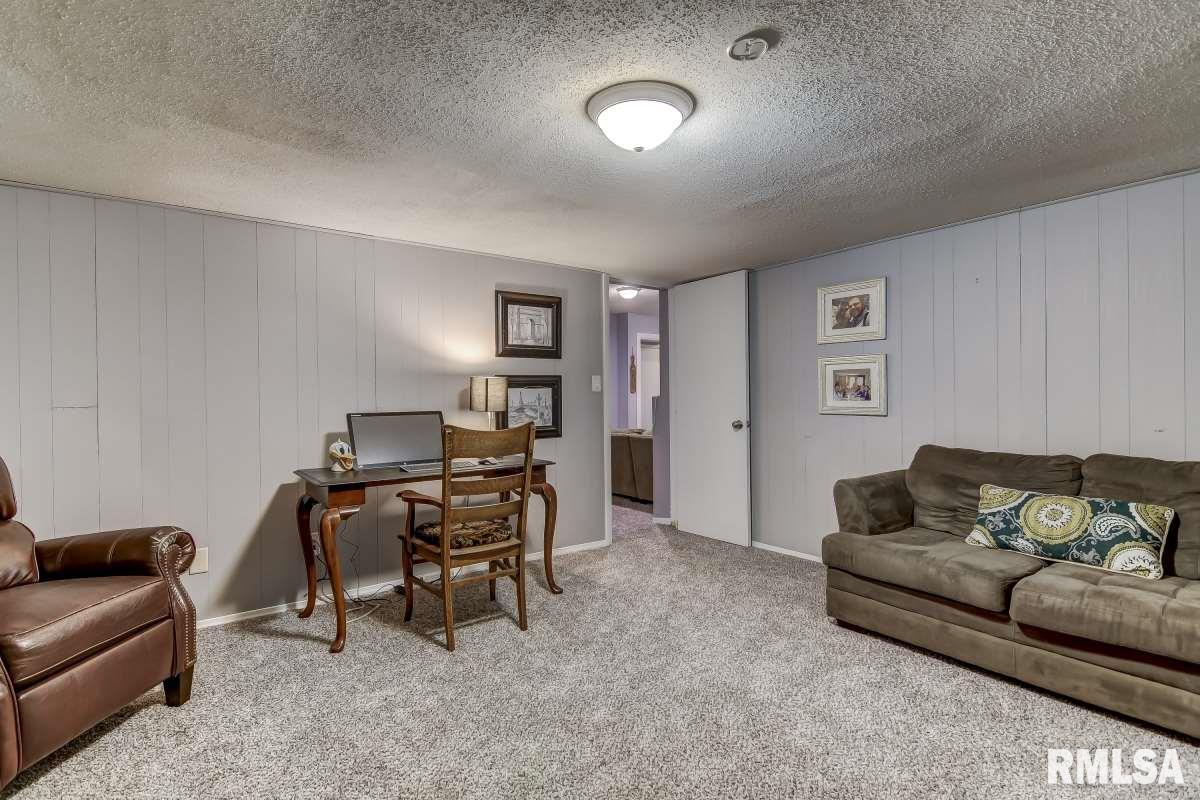 14 Holiday Road Springfield, IL 62702 - Photo 32 of 36
