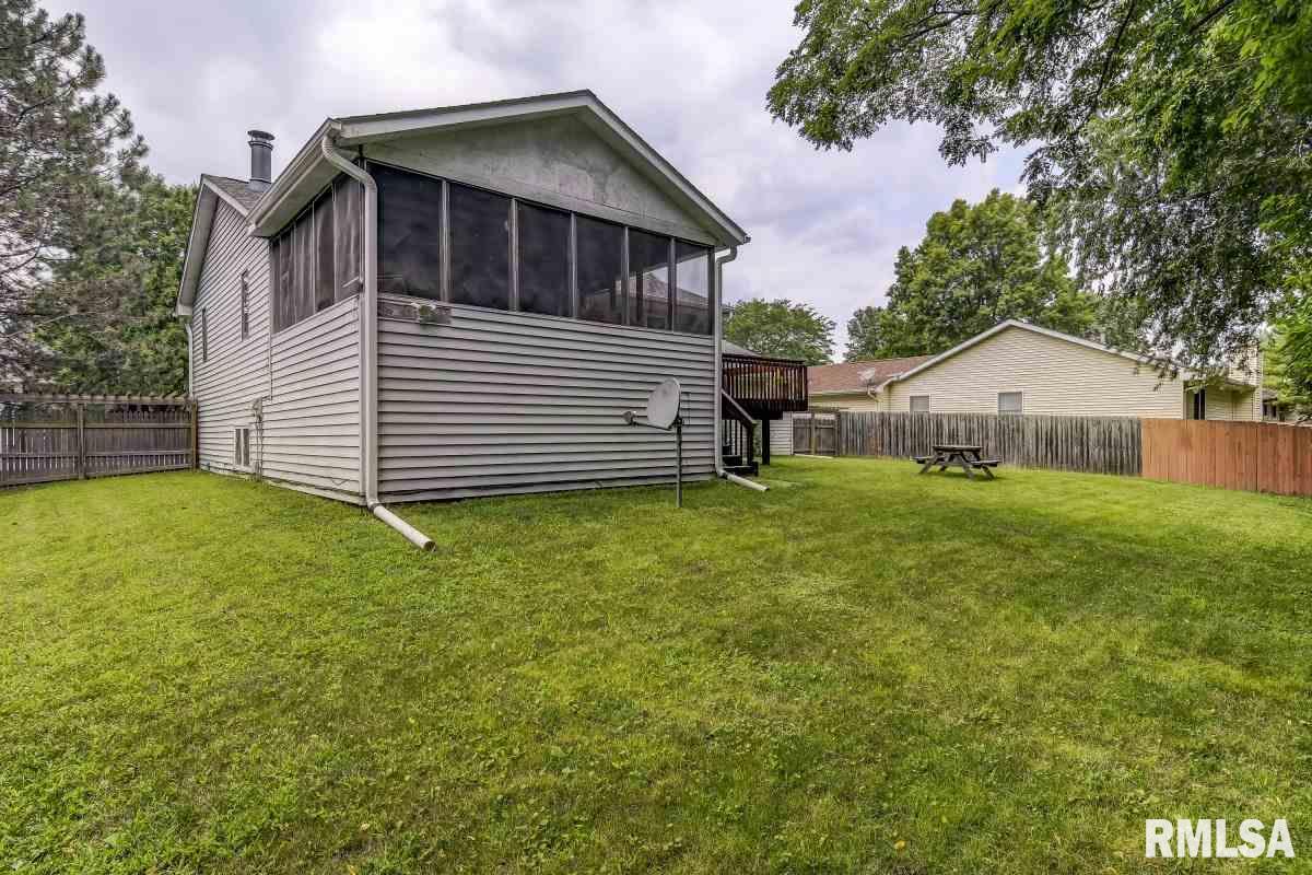 14 Holiday Road Springfield, IL 62702 - Photo 4 of 36