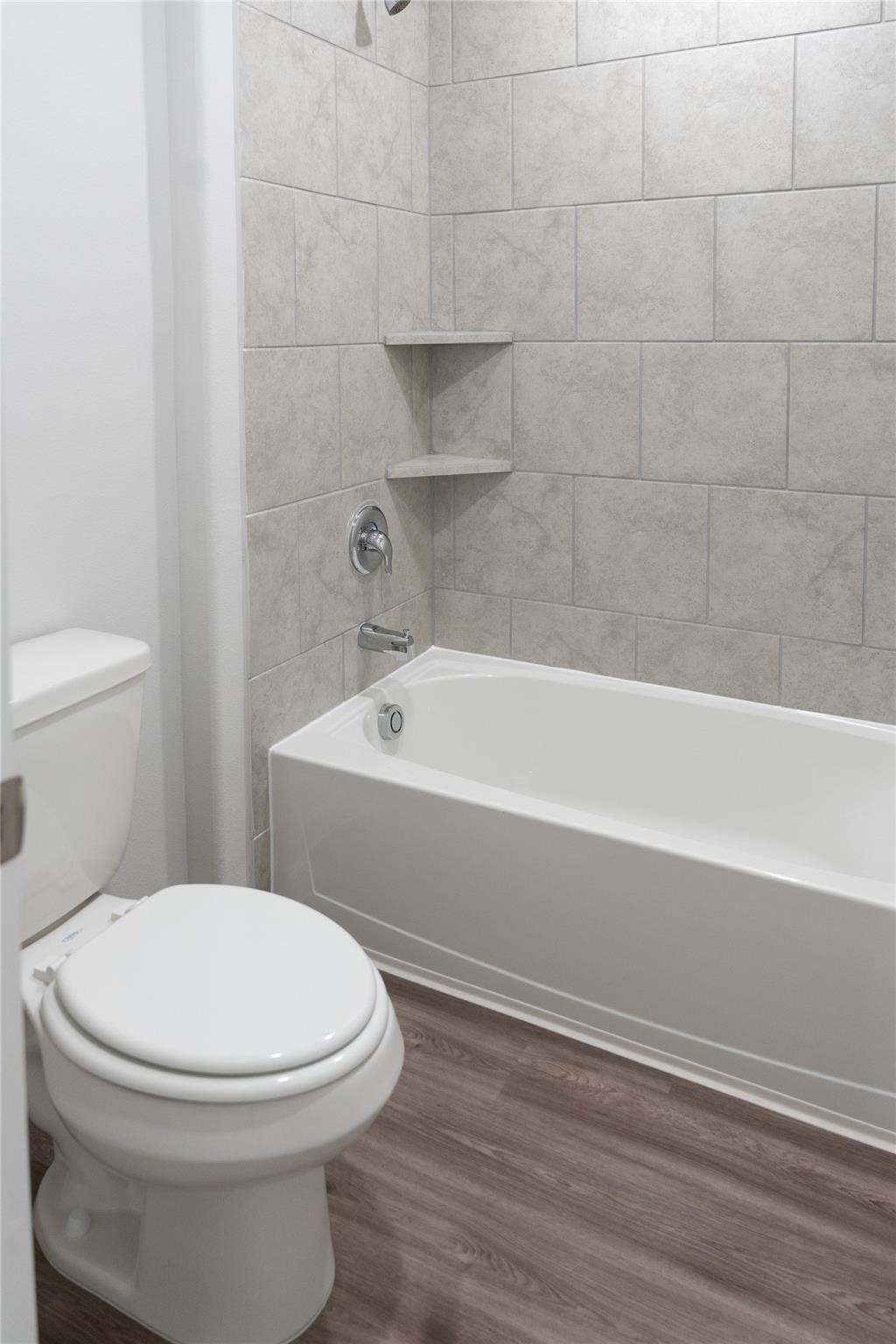 64 Valiant Ridge Trail Magnolia, TX 77354 - Photo 21 of 33 a bathroom with a toilet and bathtub