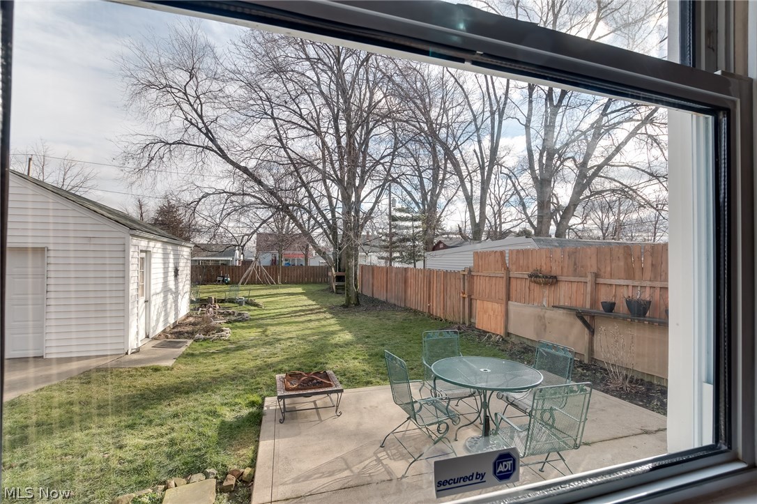 1293 Sunset Road Cleveland, OH 44124 - Photo 9 of 33