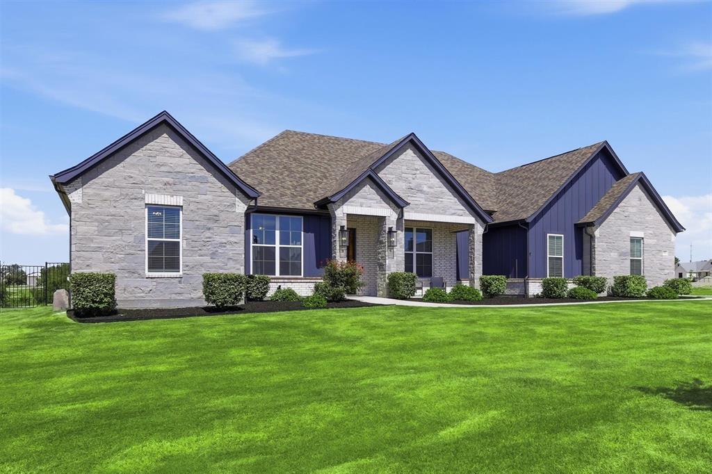 901 Medaris Way Azle, TX 76020 - Photo 3 of 39