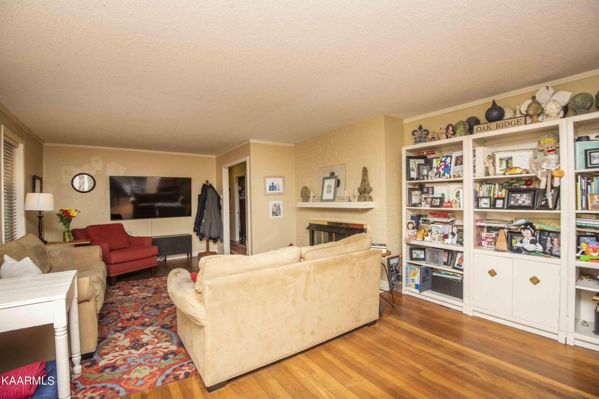 118 Tabor Road Oak Ridge, TN 37830 - Photo 10 of 44 a living room with furniture and a flat screen tv