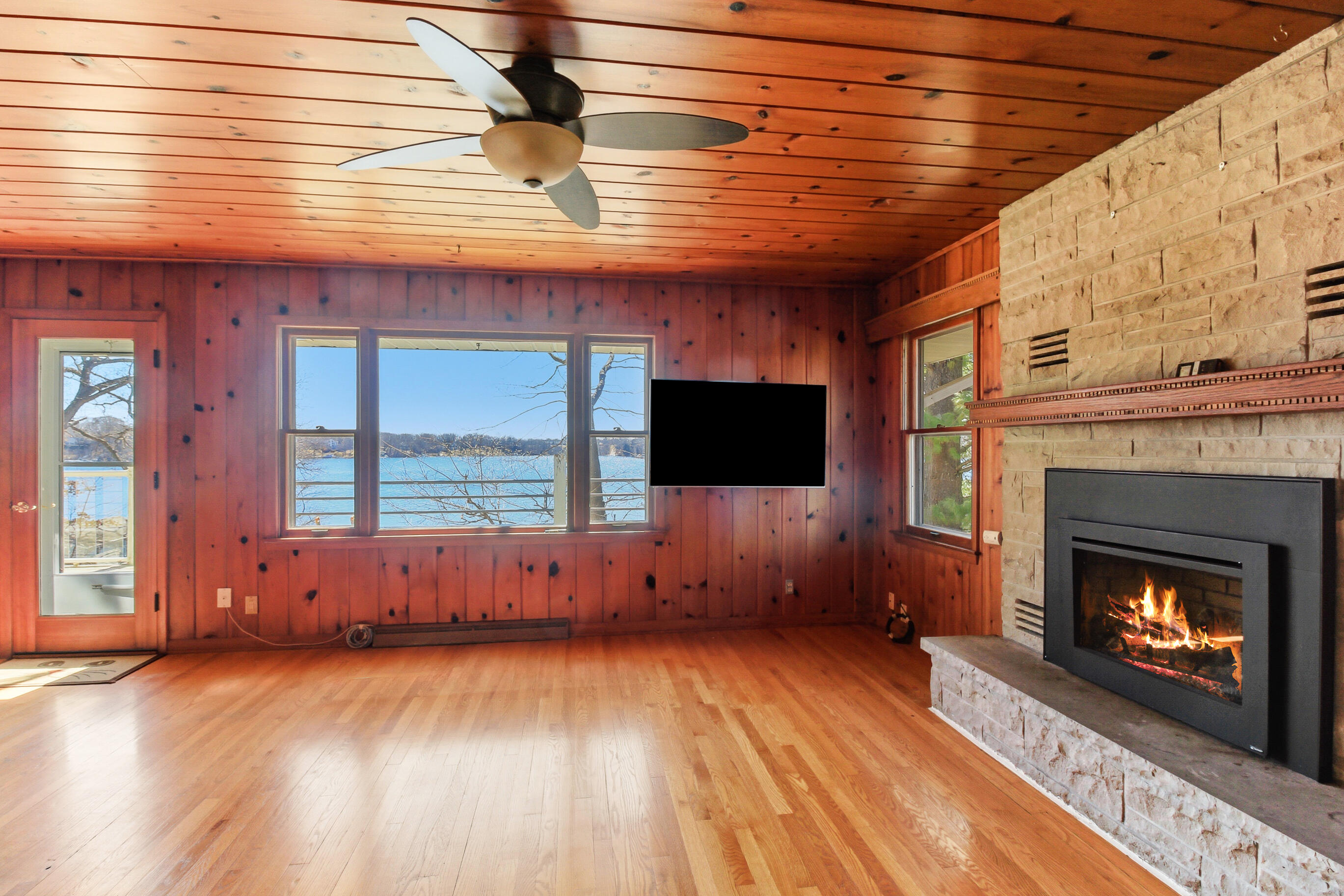 W2115 Beulah Heights Road East Troy, WI 53120 - Photo 11 of 57 Family Room