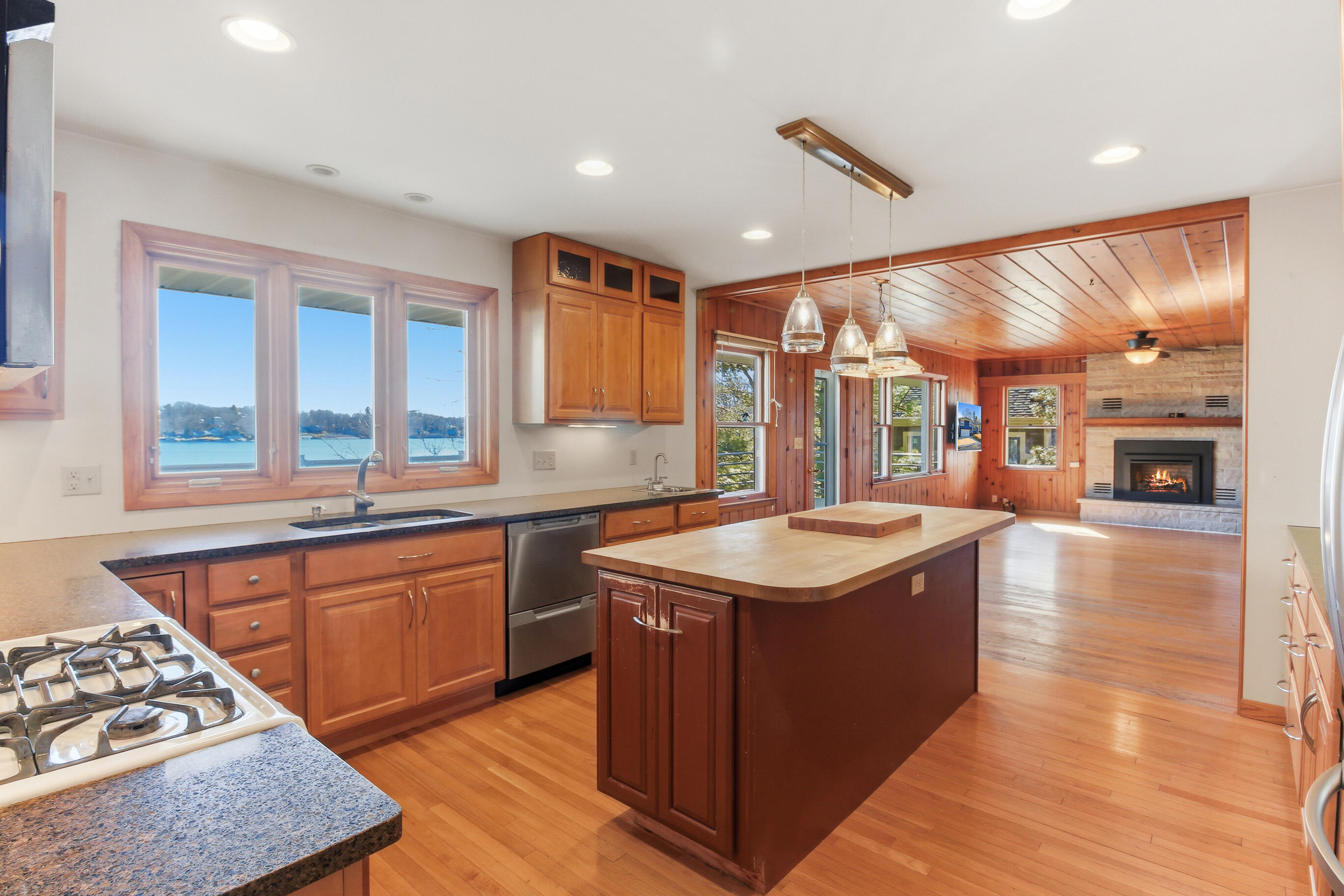 W2115 Beulah Heights Road East Troy, WI 53120 - Photo 13 of 57 Kitchen