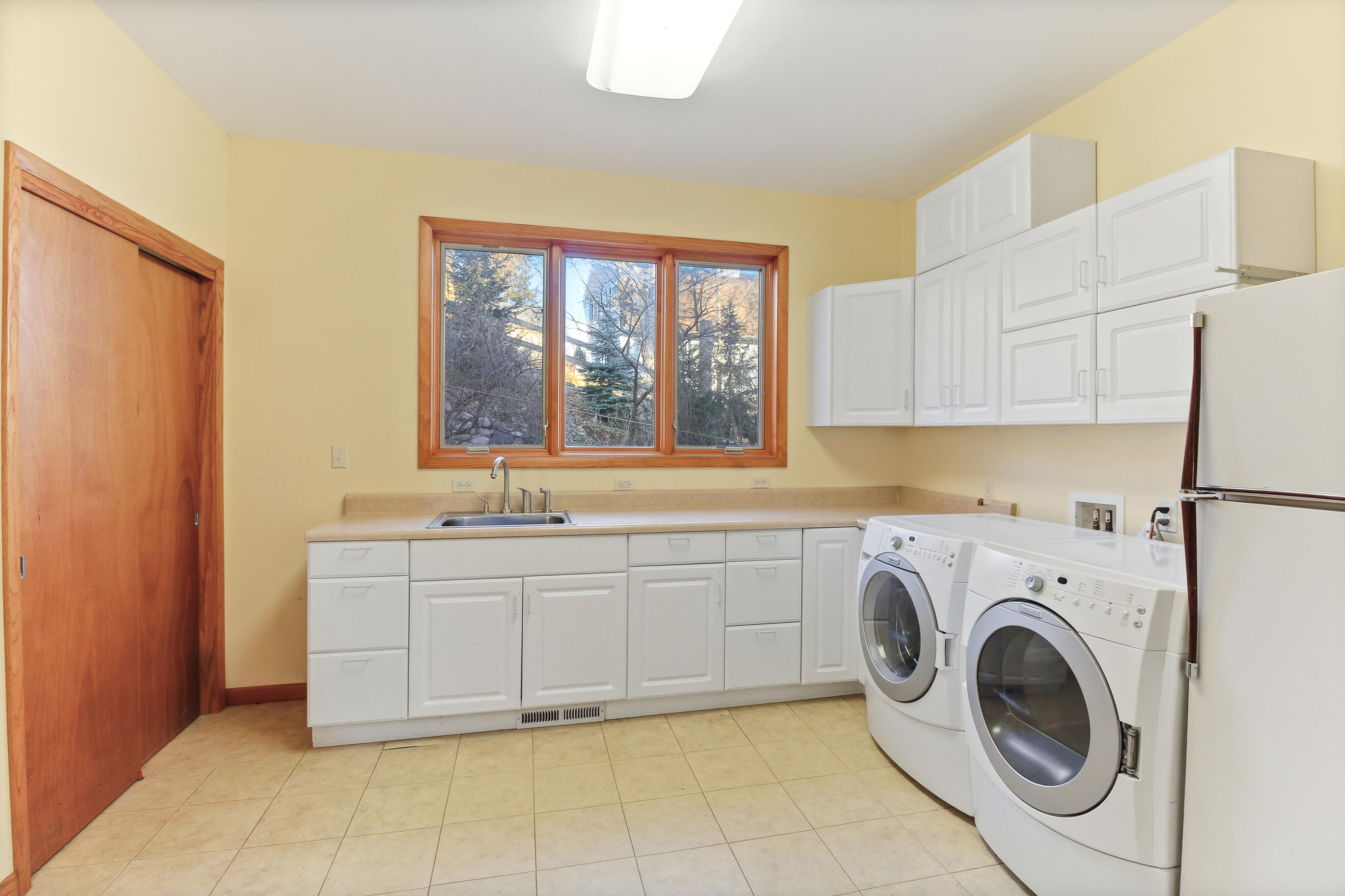 W2115 Beulah Heights Road East Troy, WI 53120 - Photo 21 of 57 Main Floor Laundry / Mud Rm
