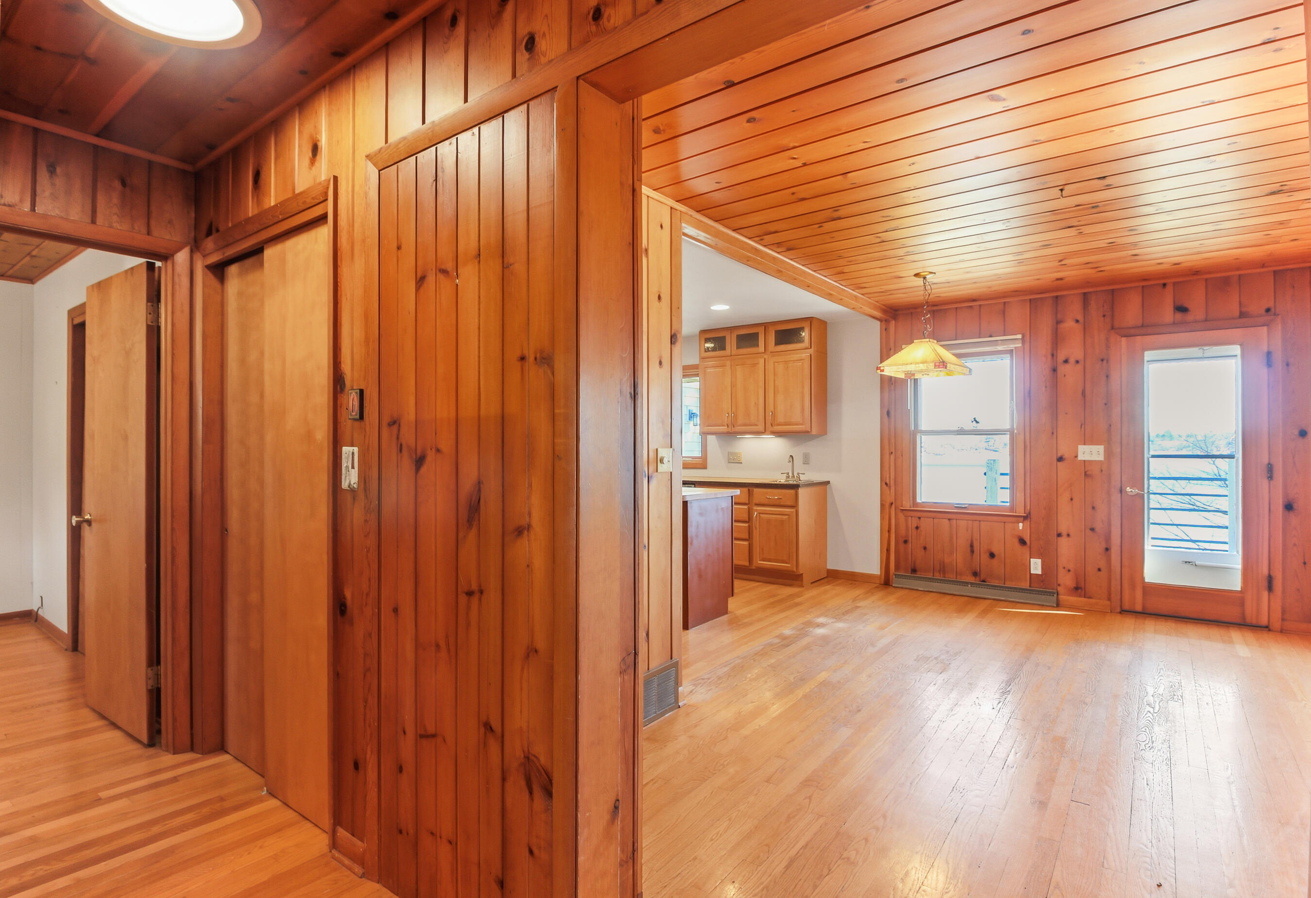 W2115 Beulah Heights Road East Troy, WI 53120 - Photo 23 of 57 Entry Hall