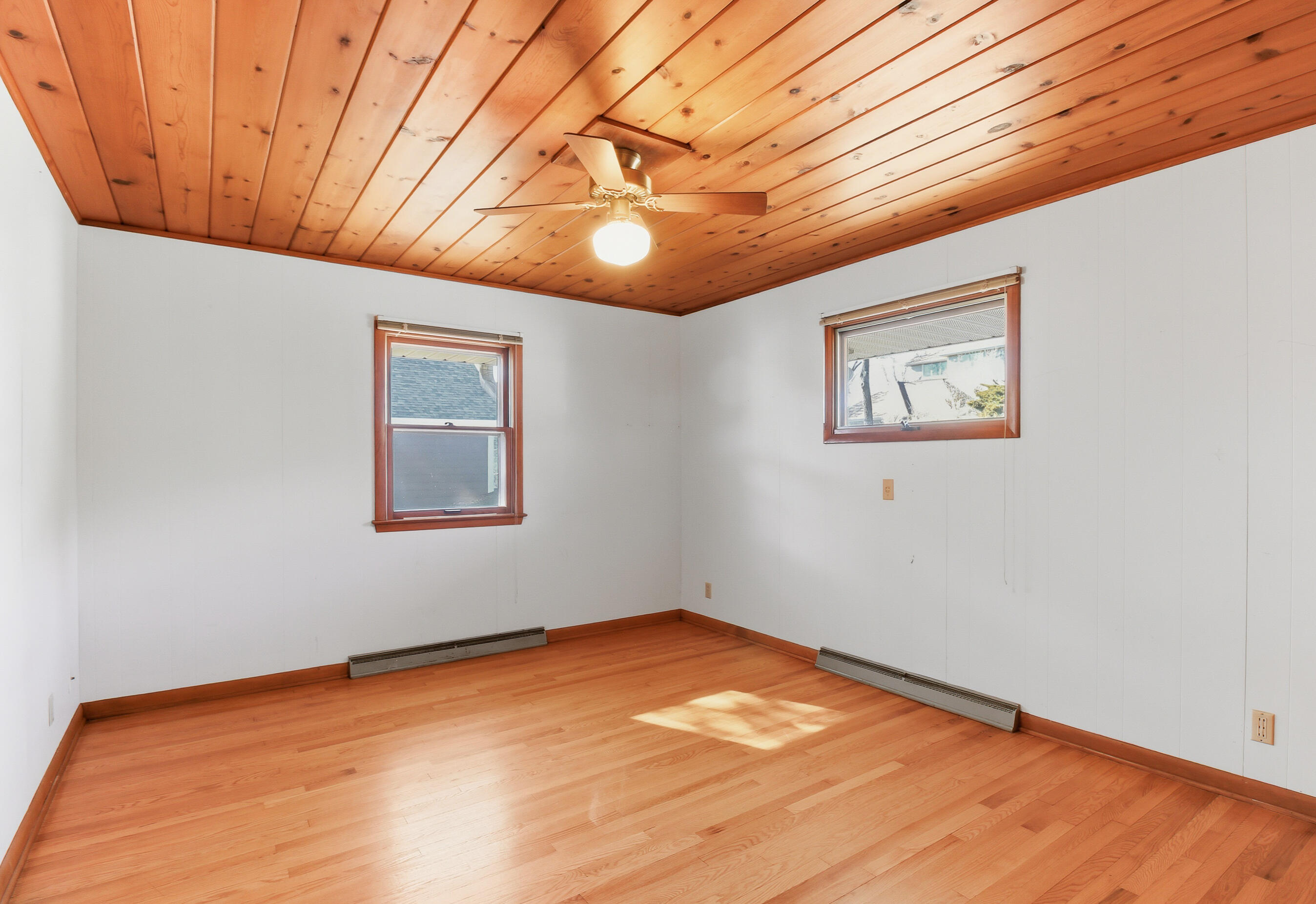 W2115 Beulah Heights Road East Troy, WI 53120 - Photo 25 of 57 First Floor Bedroom 1