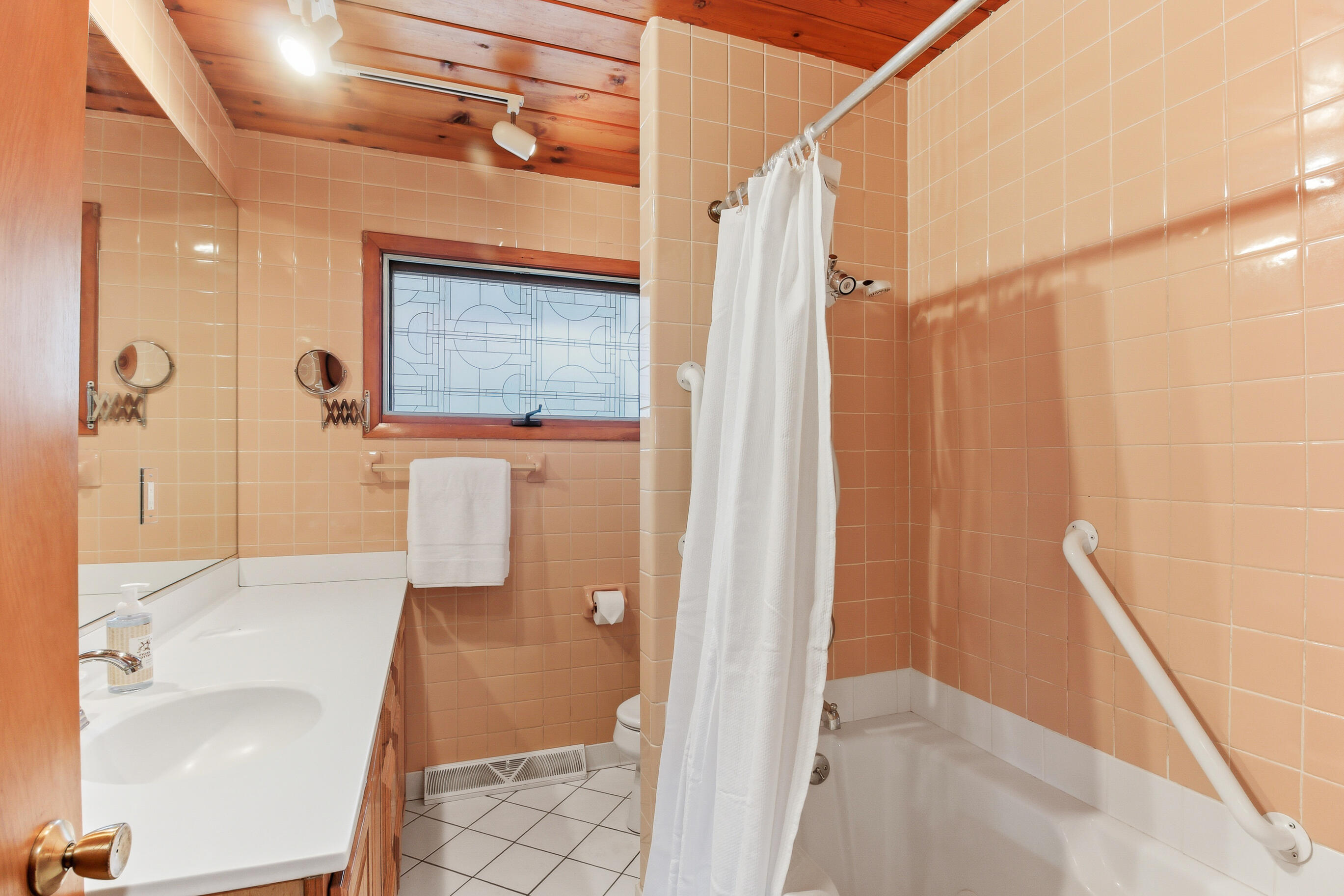 W2115 Beulah Heights Road East Troy, WI 53120 - Photo 29 of 57 First Floor Bath