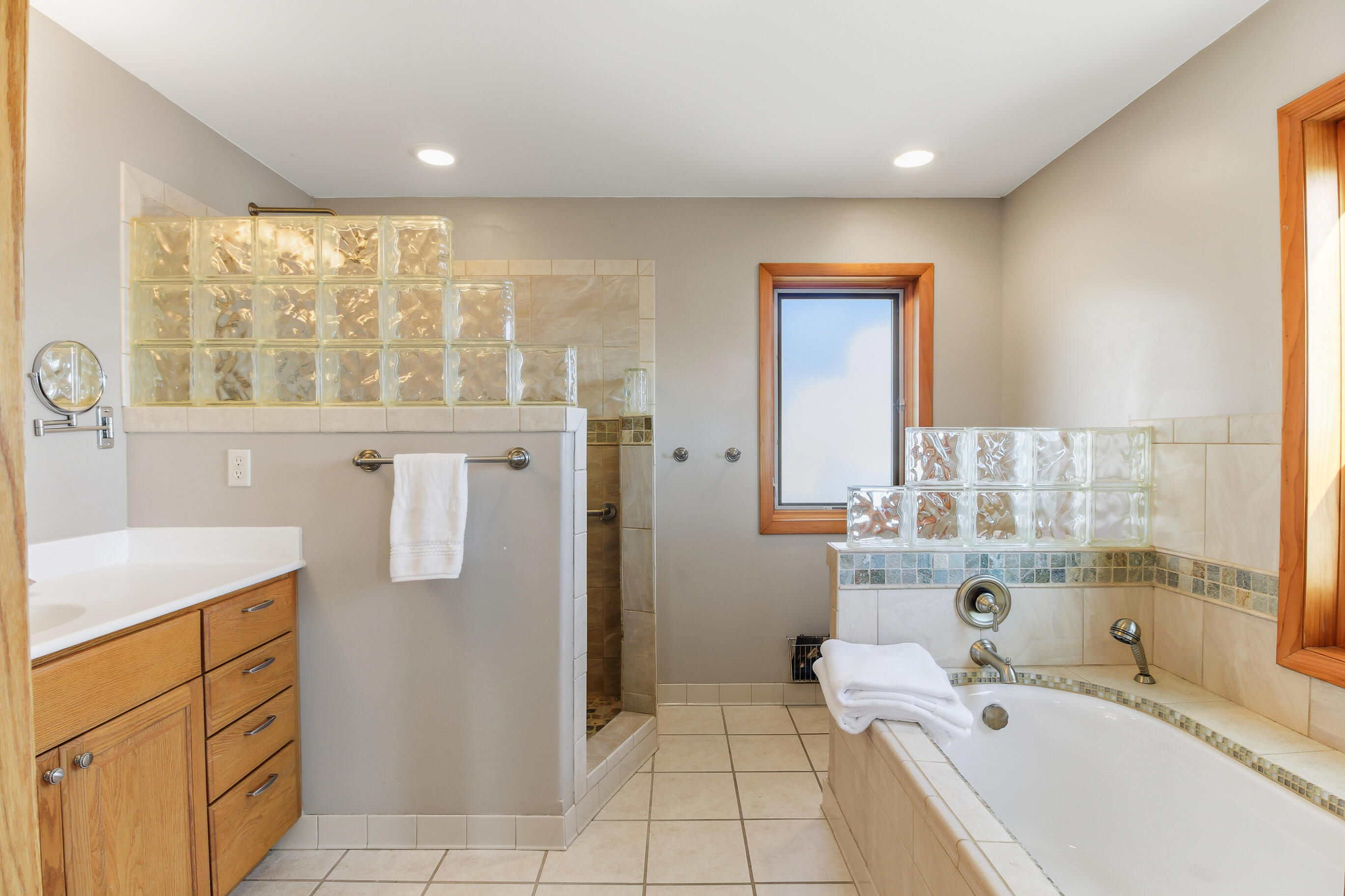 W2115 Beulah Heights Road East Troy, WI 53120 - Photo 33 of 57 Primary Bath