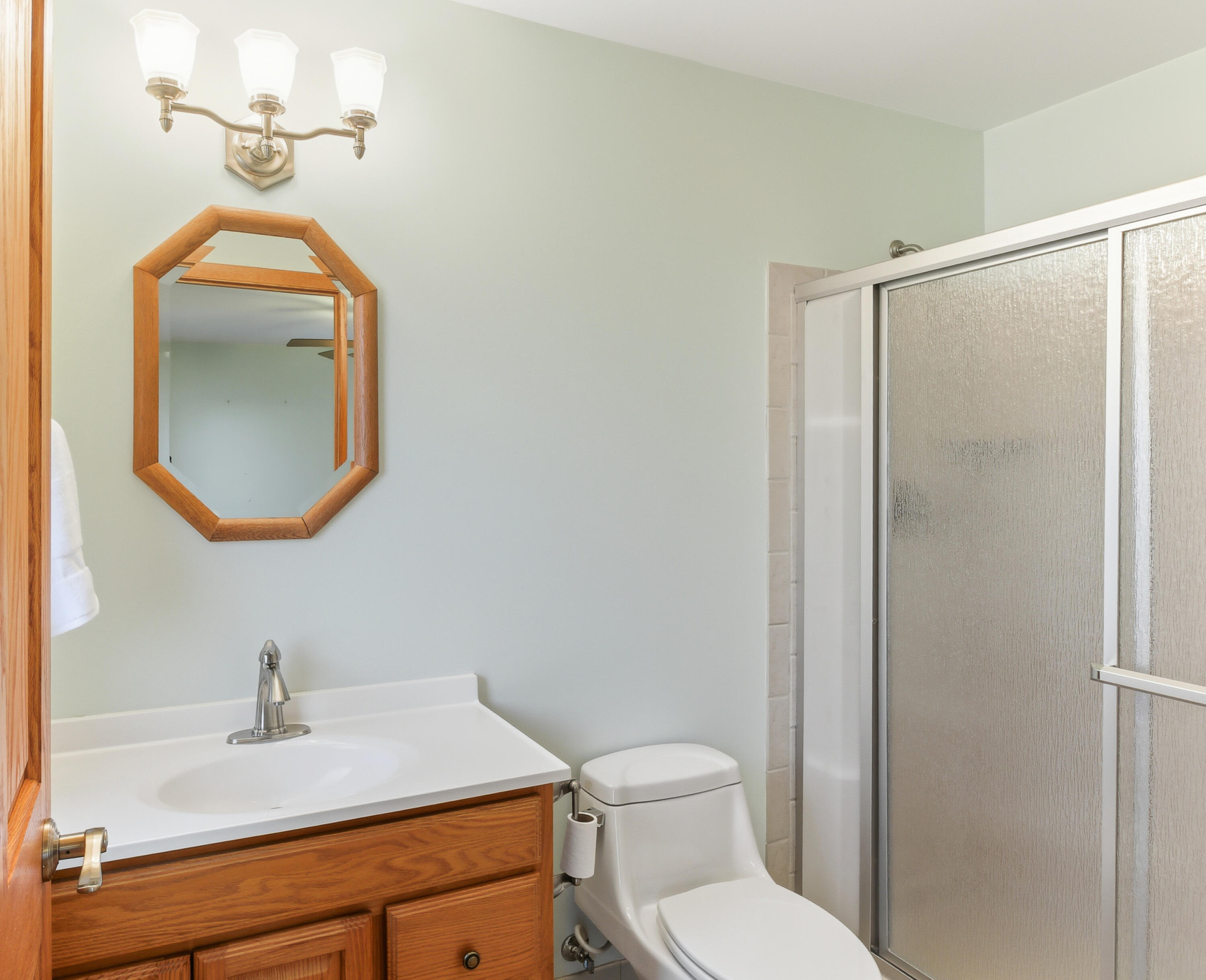 W2115 Beulah Heights Road East Troy, WI 53120 - Photo 39 of 57 Upper Level Bath 2