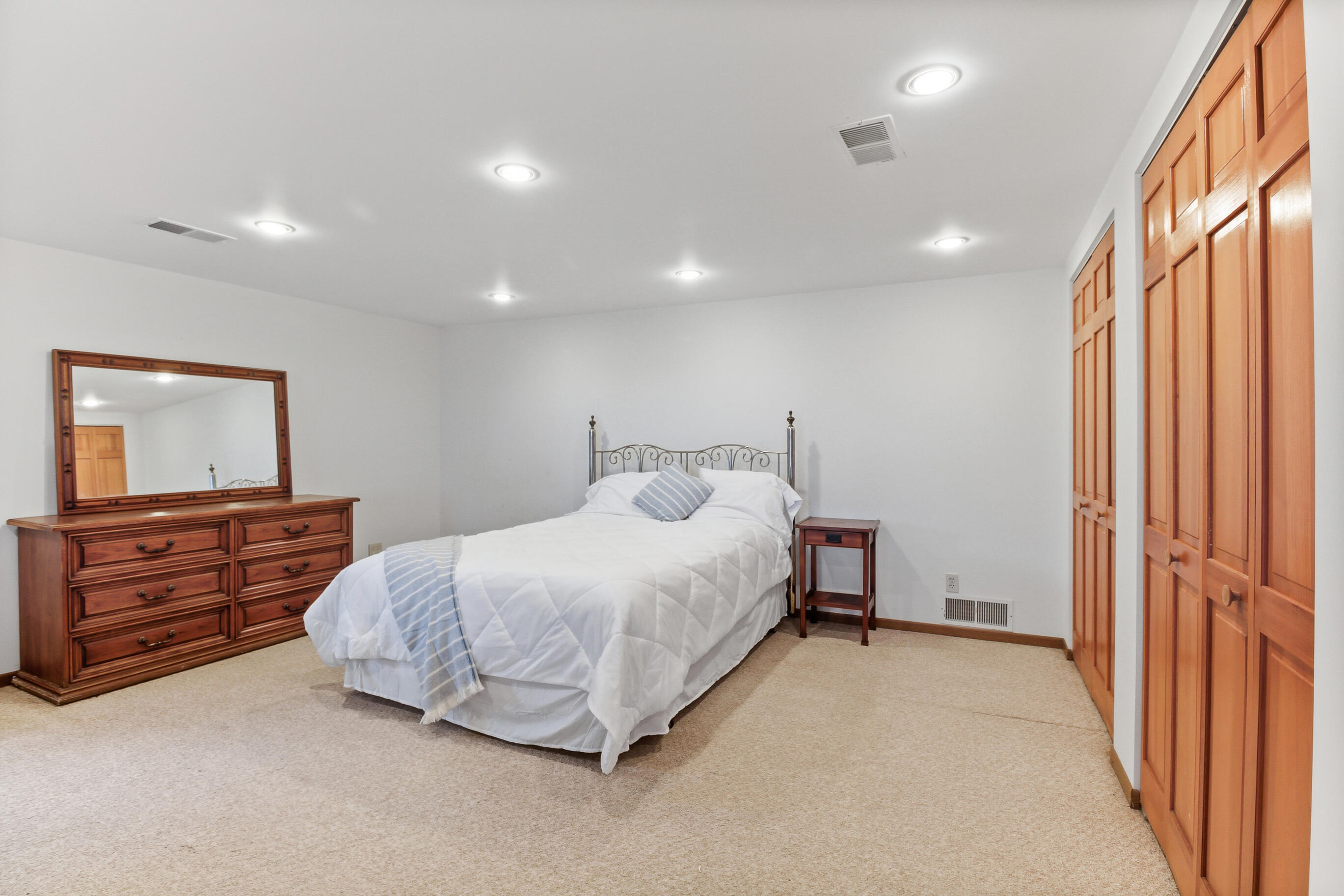 W2115 Beulah Heights Road East Troy, WI 53120 - Photo 48 of 57 LL Bedroom