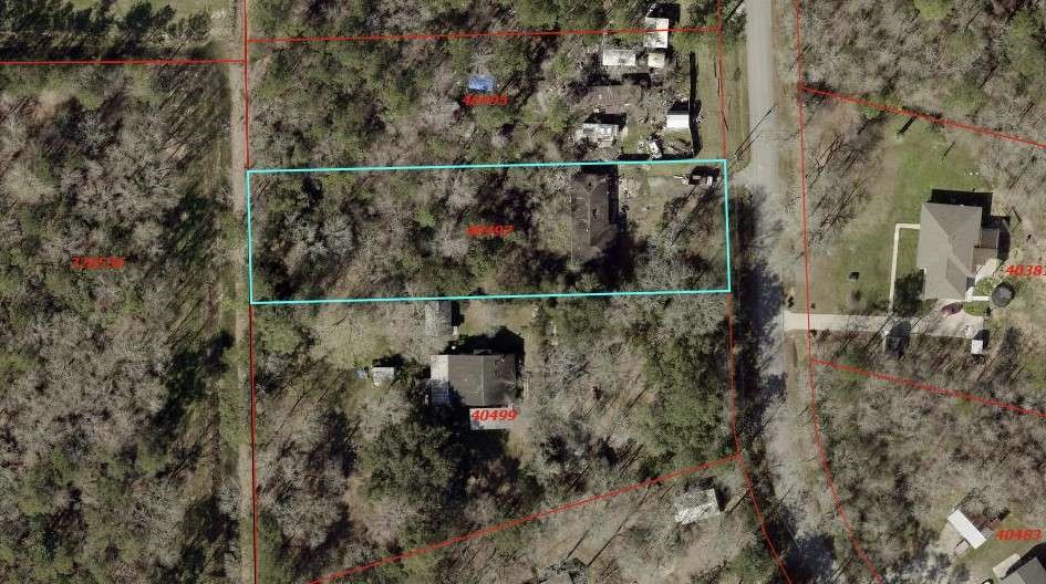 1170 South Timberlane Vidor, TX 77662 - Photo 1 of 2 a view of a house and a yard
