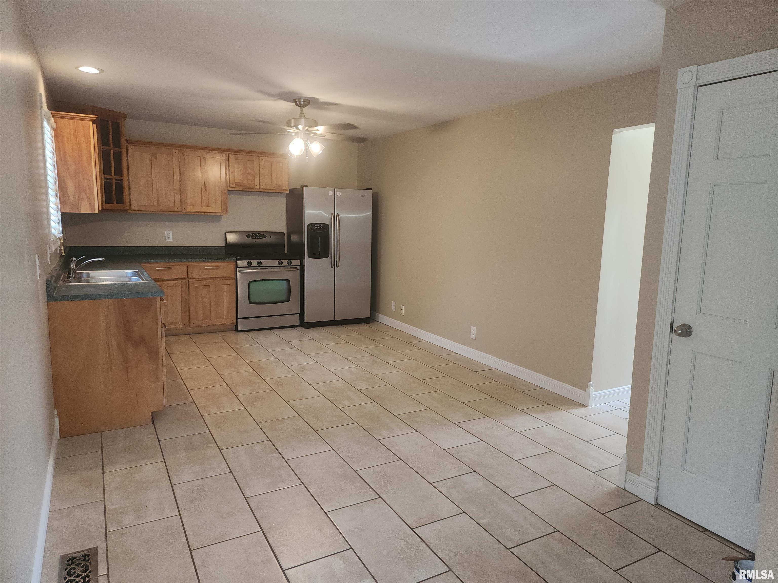 600 Pearl Street Atlanta, IL 61723 - Photo 7 of 20