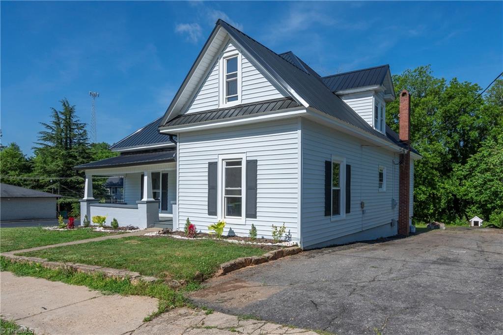 111 Cherry Street Jonesville, NC 28642 - Photo 2 of 37