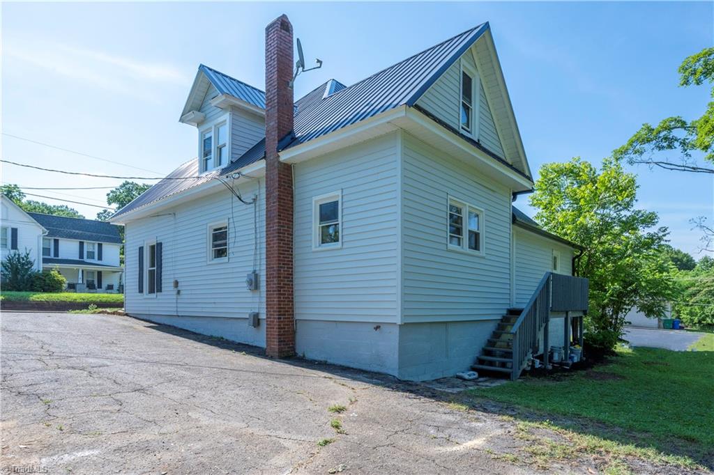 111 Cherry Street Jonesville, NC 28642 - Photo 4 of 37