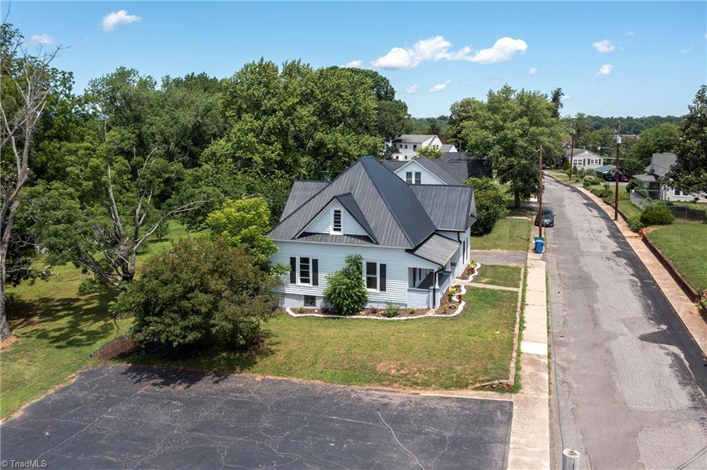 111 Cherry Street Jonesville, NC 28642 - Photo 5 of 37