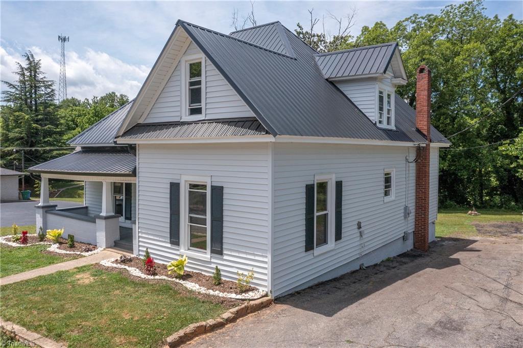 111 Cherry Street Jonesville, NC 28642 - Photo 6 of 37