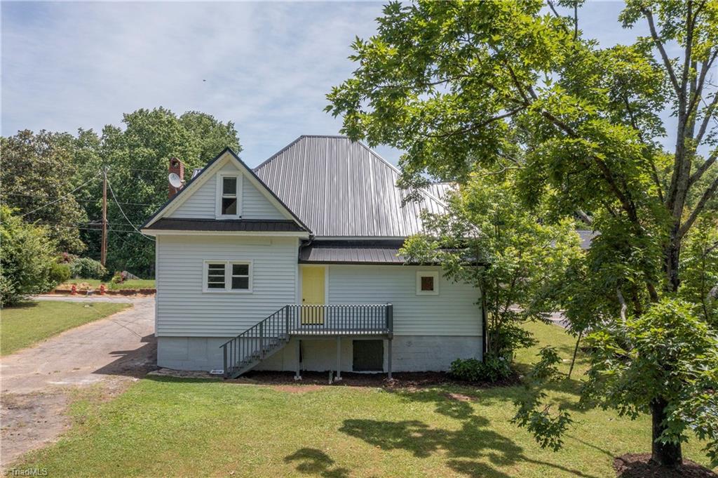 111 Cherry Street Jonesville, NC 28642 - Photo 8 of 37